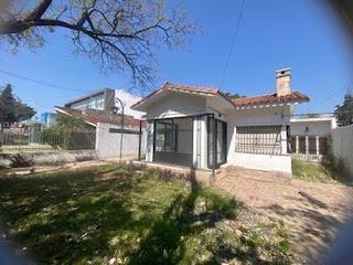 Casa · 750m² · 3 Dormitorios · Casapropiedad con Excelente Ubicación Para Desarrollo Comercial