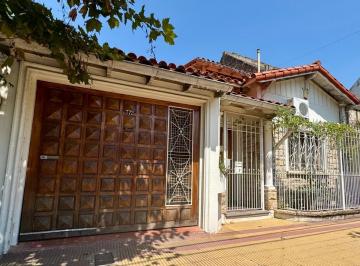Casa · 150m² · 4 Ambientes · 1 Cochera · Venta Casa con Fondo Libre en Remedios de Escalada