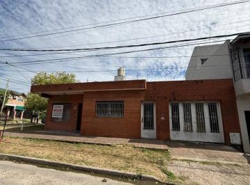 Casa · 128m² · 3 Ambientes · 1 Cochera · Casa Chalet en Venta en Don Torcuato, Tigre, G. B. a. Zona Norte