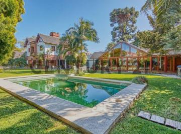 Casa · 289m² · 6 Ambientes · 4 Cocheras · Imponente Casa en Lomas con Pileta y Quincho