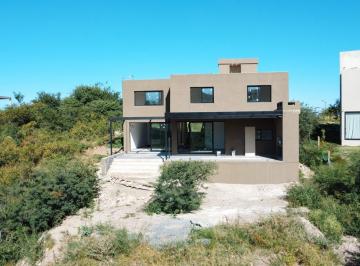 Casa · 1100m² · 3 Dormitorios · 4 Cocheras · Venta Casa a Estrenar en La Deseada 3 Dorm.