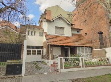 Casa · 192m² · 4 Ambientes · 2 Cocheras · Venta Casa en Adrogue