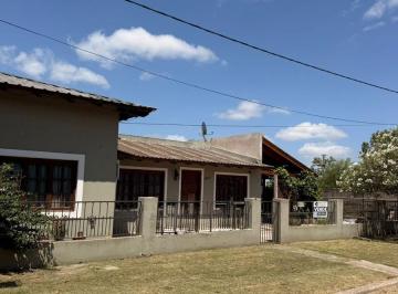 Casa · 175m² · 4 Ambientes · 1 Cochera · Casa en Ranchos