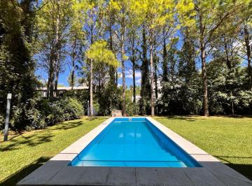 Casa · 280m² · 6 Ambientes · 2 Cocheras · Casa de 3 Dorm. en Puerto Paraíso