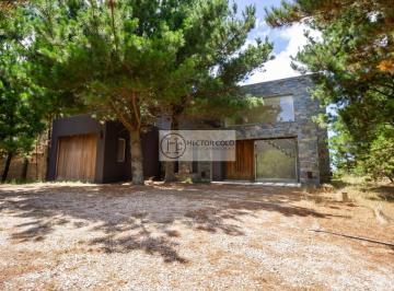 Casa · 230m² · 5 Ambientes · 1 Cochera · Venta Casa Costa Esmeralda