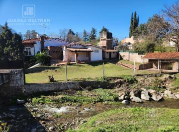 Casa · 300m² · 10 Ambientes · 1 Cochera · Venta - Casa de 4 Dorm. a m de La Terminal - Unquillo