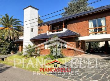 Casa · 200m² · 5 Ambientes · 4 Cocheras · Venta de Casa, 5 Ambientes, en Banco Provincia