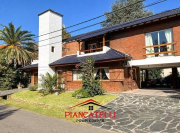 Casa · 200m² · 5 Ambientes · 4 Cocheras · Casa en Venta, 5 Ambientes, en Banco Provincia