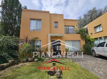 Casa · 187m² · 5 Ambientes · 2 Cocheras · Casa en Venta con 5 Ambientes en Banco Provincia Country Club