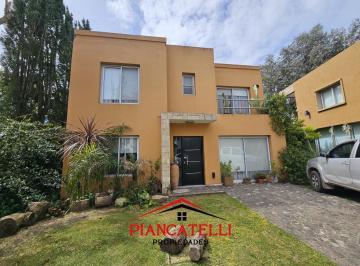 Casa · 187m² · 5 Ambientes · 2 Cocheras · Casa en Venta con 5 Ambientes en Banco Provincia Country Club