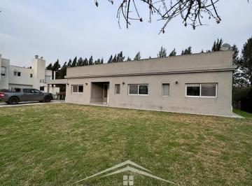 Casa · 160m² · 4 Ambientes · 1 Cochera · Casa de 4 Ambientes en Alquiler o Venta en Terravista
