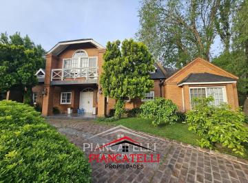 Casa · 360m² · Casa en Venta con 6 Ambientes en Banco Provincia Country Club