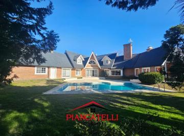 Casa · 320m² · 6 Ambientes · 2 Cocheras · Casa en Venta 6 Ambientes en San Diego Country Club