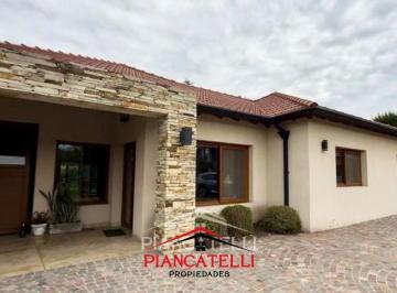 Casa · 265m² · 4 Ambientes · 2 Cocheras · Venta Casa con 4 Ambientes Country Banco Provincia