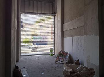 Local comercial · 43ha · 1 Cochera · Excelente Local en Doble Altura Sobre Yrigoyen