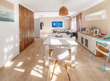 Casa · 382m² · 5 Ambientes · 1 Cochera · Casa Apta Credito Ezeiza con Pileta y Quincho