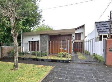 Casa · 440m² · 4 Ambientes · 3 Cocheras · Casa Muy Cómoda y Amplia a La Venta Rafael Calzada