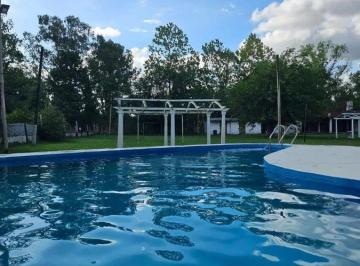 Quinta vacacional · 1111m² · 4 Dormitorios · 2 Cocheras · Oportunidad Casa Quinta en Villa San Luis.