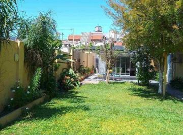 Casa · 158m² · 4 Ambientes · 1 Cochera · Casa Apto Credito / Permuta