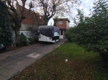 Casa · 97m² · 3 Ambientes · 2 Cocheras · Venta Casa Temperley con Jardin y Quincho