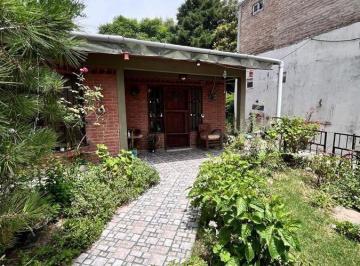 Casa · 130m² · 3 Ambientes · 1 Cochera · Casa en Block con Quincho en Guernica