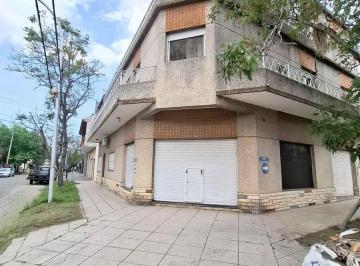 PH · 396m² · 3 Ambientes · 1 Cochera · Casa Muy Amplia a La Venta. Lanus Este