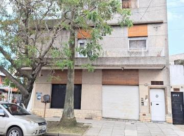 PH · 396m² · 3 Ambientes · 1 Cochera · Casa Muy Amplia a La Venta. Lanus Este