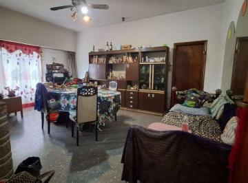 PH · 396m² · 3 Ambientes · 1 Cochera · Casa Muy Amplia a La Venta. Lanus Este