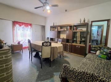 PH · 396m² · 3 Ambientes · 1 Cochera · Casa Muy Amplia a La Venta. Lanus Este