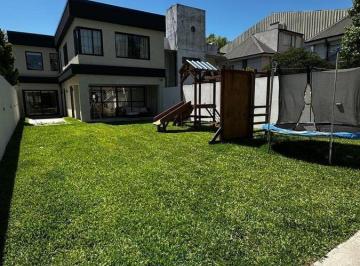 Casa · 380m² · 4 Ambientes · 1 Cochera · Venta Importante Casa en Excelente Ubicación