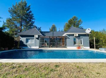Casa · 250ha · 4 Ambientes · 2 Cocheras · Hermosa Casa de Campo con Pileta y Salida Al Lago