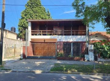 Casa · 260m² · 3 Ambientes · 2 Cocheras · Venta Casa 3ambientes Zona Banfield - Apto Credito