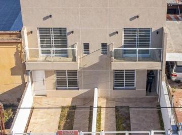 Casa · 66m² · 3 Ambientes · Duplex a Estrenar con Cochera y Patio Apto Crédito