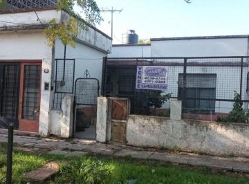 Casa · 150m² · 5 Ambientes · 1 Cochera · Lote - Casa a Reciclar Rafael Calzada