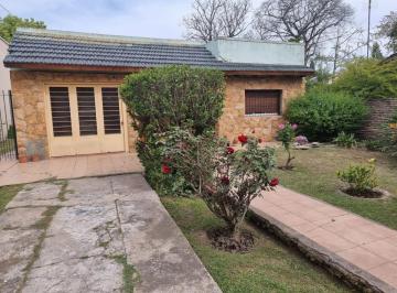 Casa · 108m² · 3 Ambientes · 1 Cochera · Casa a Reciclar Lote Ideal Inversión Apto Crédito