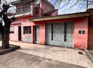 Casa · 180m² · 6 Ambientes · 1 Cochera · Venta Casa en Block Alta Renta Gonzalez Catan
