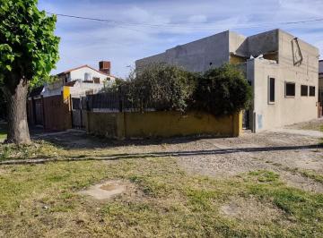 Casa · 67m² · 3 Ambientes · 1 Cochera · Casa 3 Ambientes. Temperley