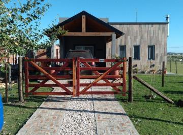 Casa · 102ha · 3 Ambientes · 1 Cochera · Casa Super Equipada, con Detalles de Categoría, Barrio Domselaar Chico Venta
