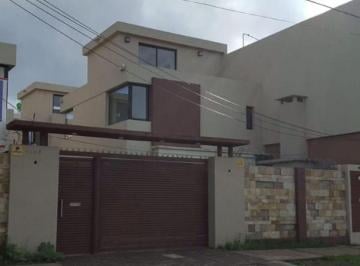 Casa · 150m² · 4 Ambientes · 2 Cocheras · Casa Triplex 4 Amb /cochera Apto Credito Temperley