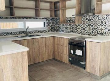Departamento · 200m² · 4 Ambientes · 1 Cochera · Triplex en Adrogue