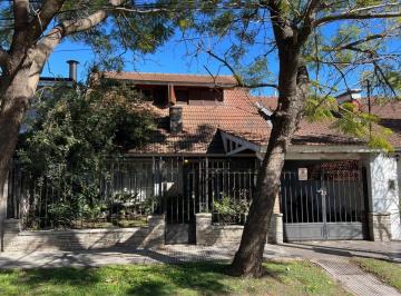 Casa · 169m² · 4 Ambientes · 1 Cochera · Gran Casa en Adrogué C/ Fondo! Apta Crédito!