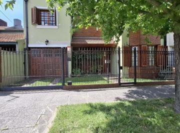 Casa · 130m² · 6 Ambientes · Venta de Casa 6 Amb en Adrogué