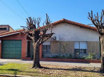Casa · 199m² · 4 Ambientes · 1 Cochera · Venta Casa Chalet Barrio Nuevo Lomas Apto Credito