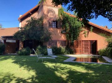 Casa · 200m² · 5 Ambientes · 2 Cocheras · Solida Casa en Corimayo Burzaco