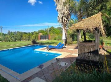 Quinta vacacional · 156m² · 2 Ambientes · 2 Cocheras · Casa Quinta Alejandro Korn Apto Credito