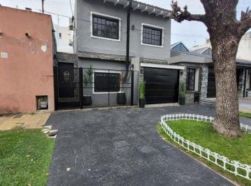 Casa · 80m² · 4 Ambientes · 1 Cochera · Venta Casa Temperley 4 Ambientes Apta Credito