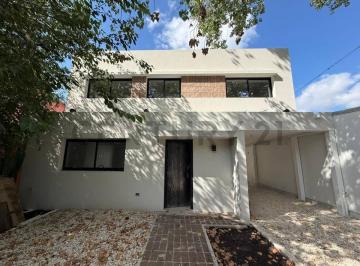 Casa · 92m² · 4 Ambientes · 1 Cochera · Casa en Venta en City Bell