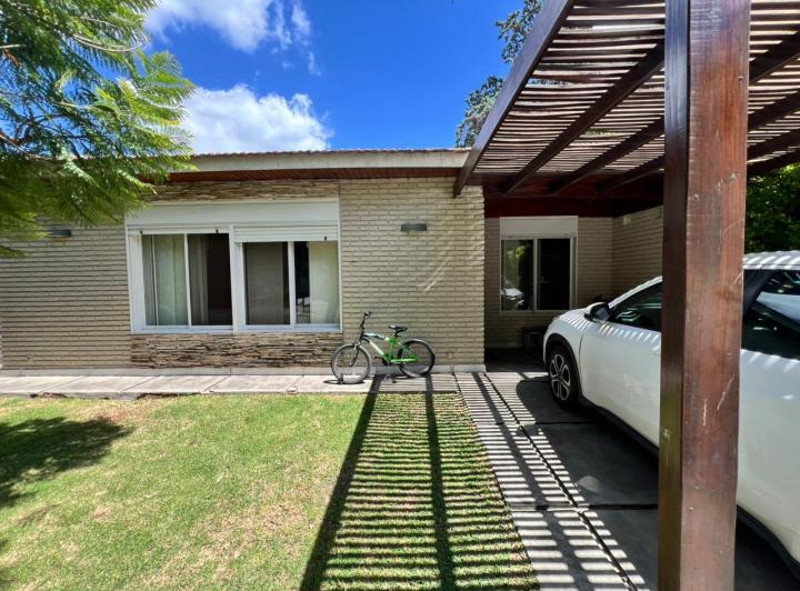 Casa · 120m² · 4 Ambientes · 2 Cocheras