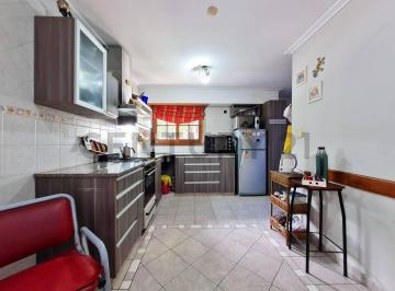 Casa · 140m² · 5 Ambientes · 1 Cochera · Casa en Venta 3 Dorm. en La Plata, con Cochera