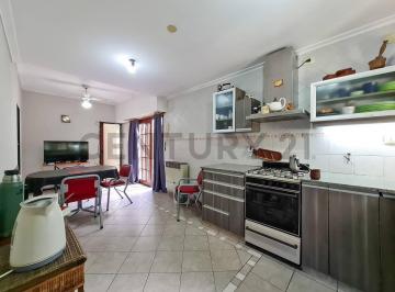 Casa · 140m² · 5 Ambientes · 1 Cochera · Casa en Venta 3 Dorm. en La Plata, con Cochera